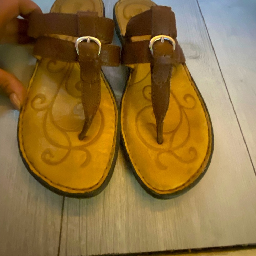 Born sandals